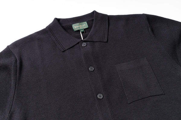 Knitted Short Sleeve Shirt in Black, Collar View