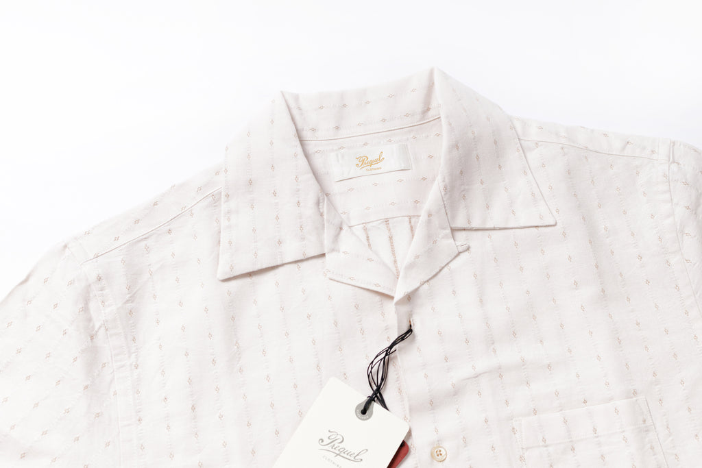 Classic Open Collar Shirt in Beige Collar View