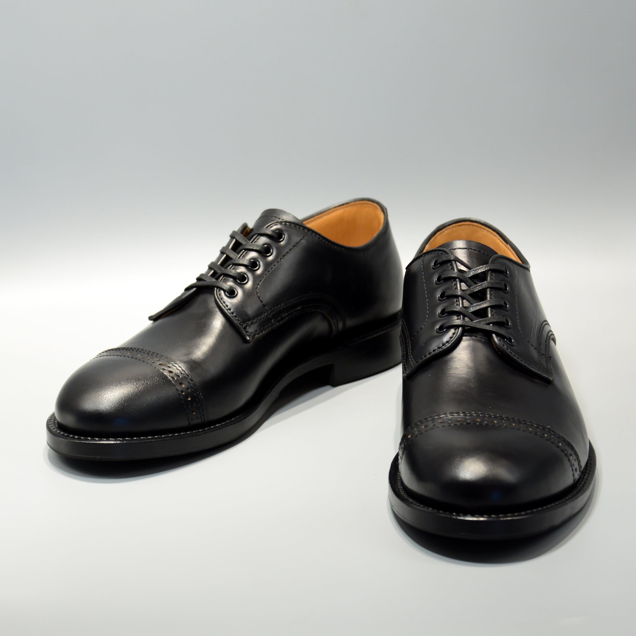 WHEEL ROBE - PUNCHED CAP DERBY BLACK-1
