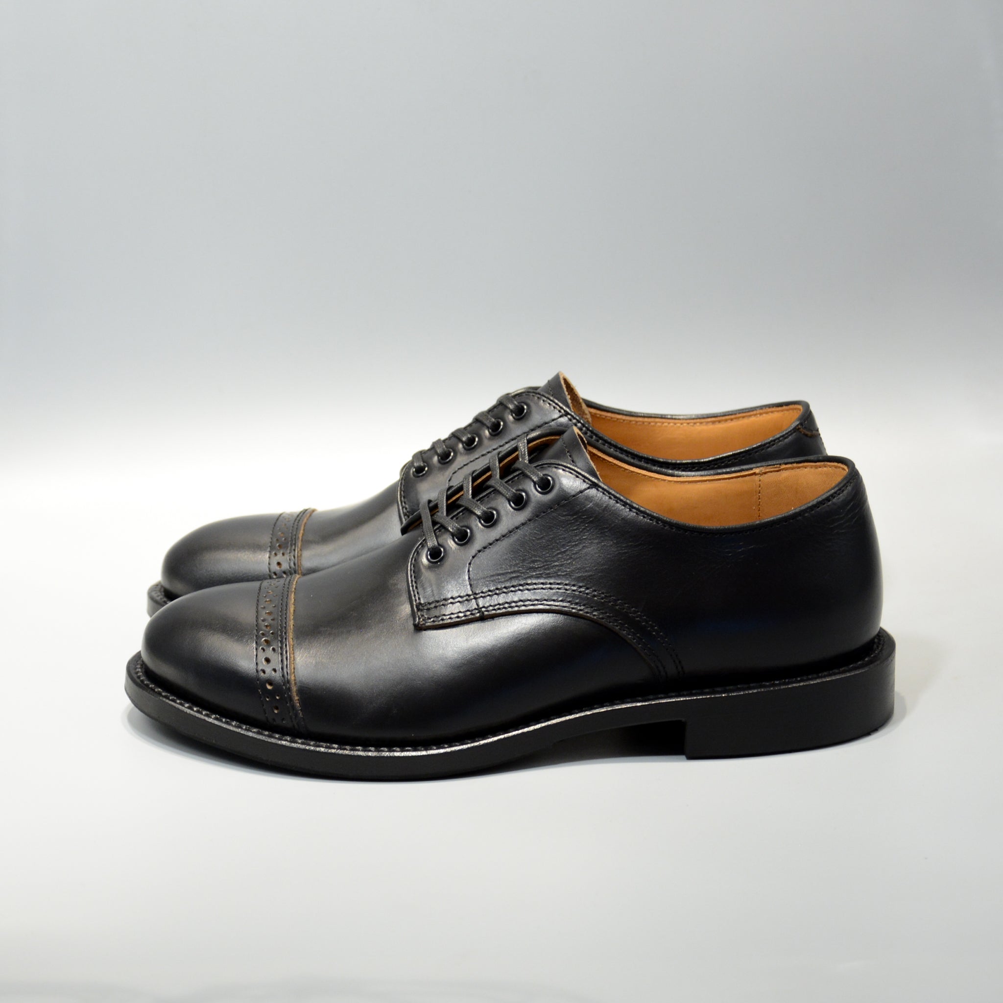 WHEEL ROBE - PUNCHED CAP DERBY BLACK-3