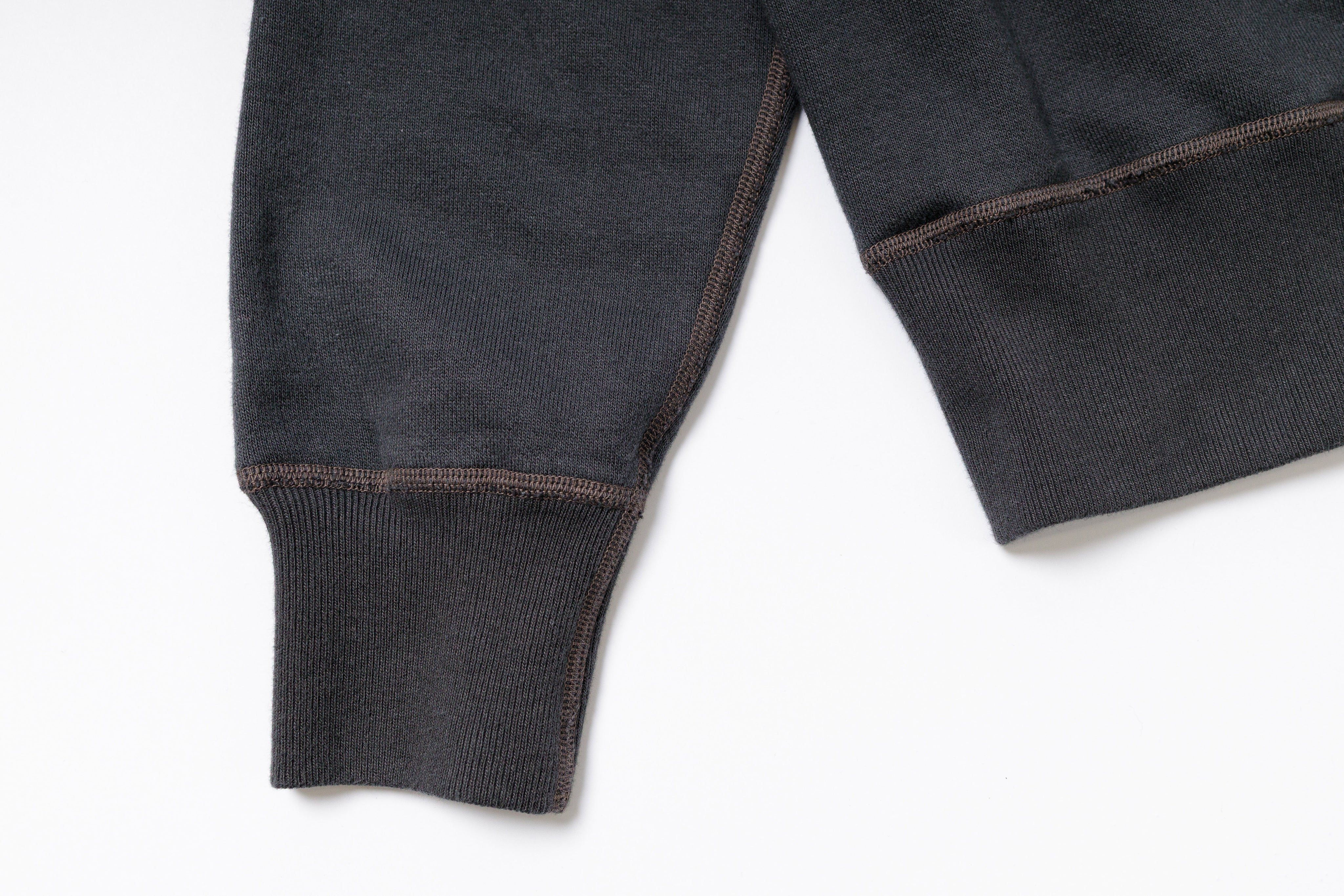 4-Needle Plain Sweatshirt in Faded Black Sleeve View