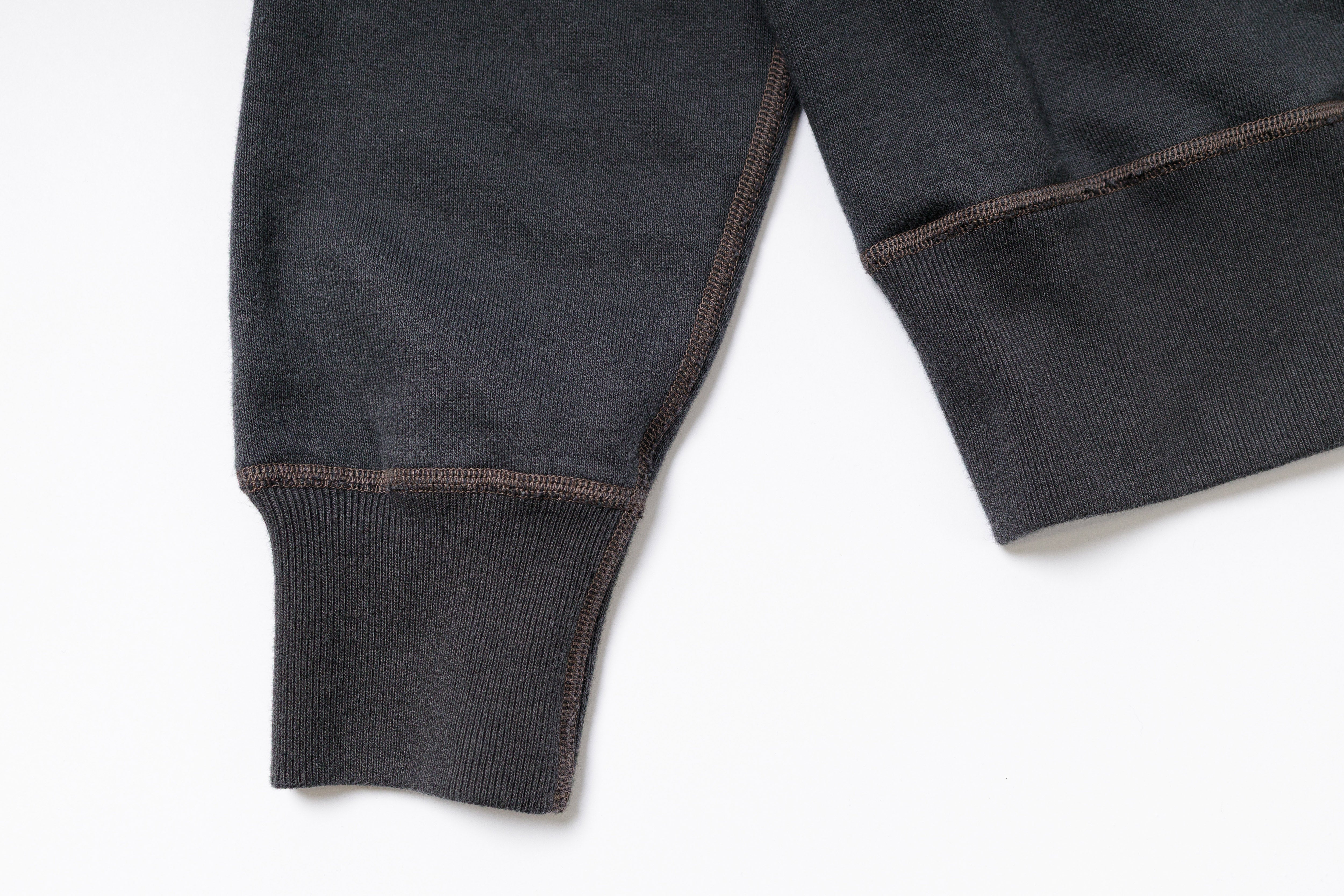 4-Needle Plain Sweatshirt in Faded Black Sleeve View