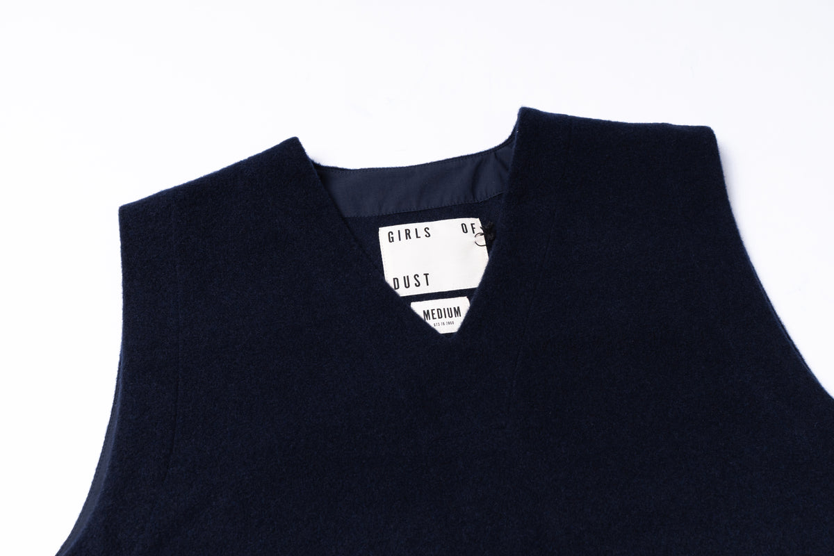 GIRLS OF DUST - Vee Vest Pachuca Wool Navy-6