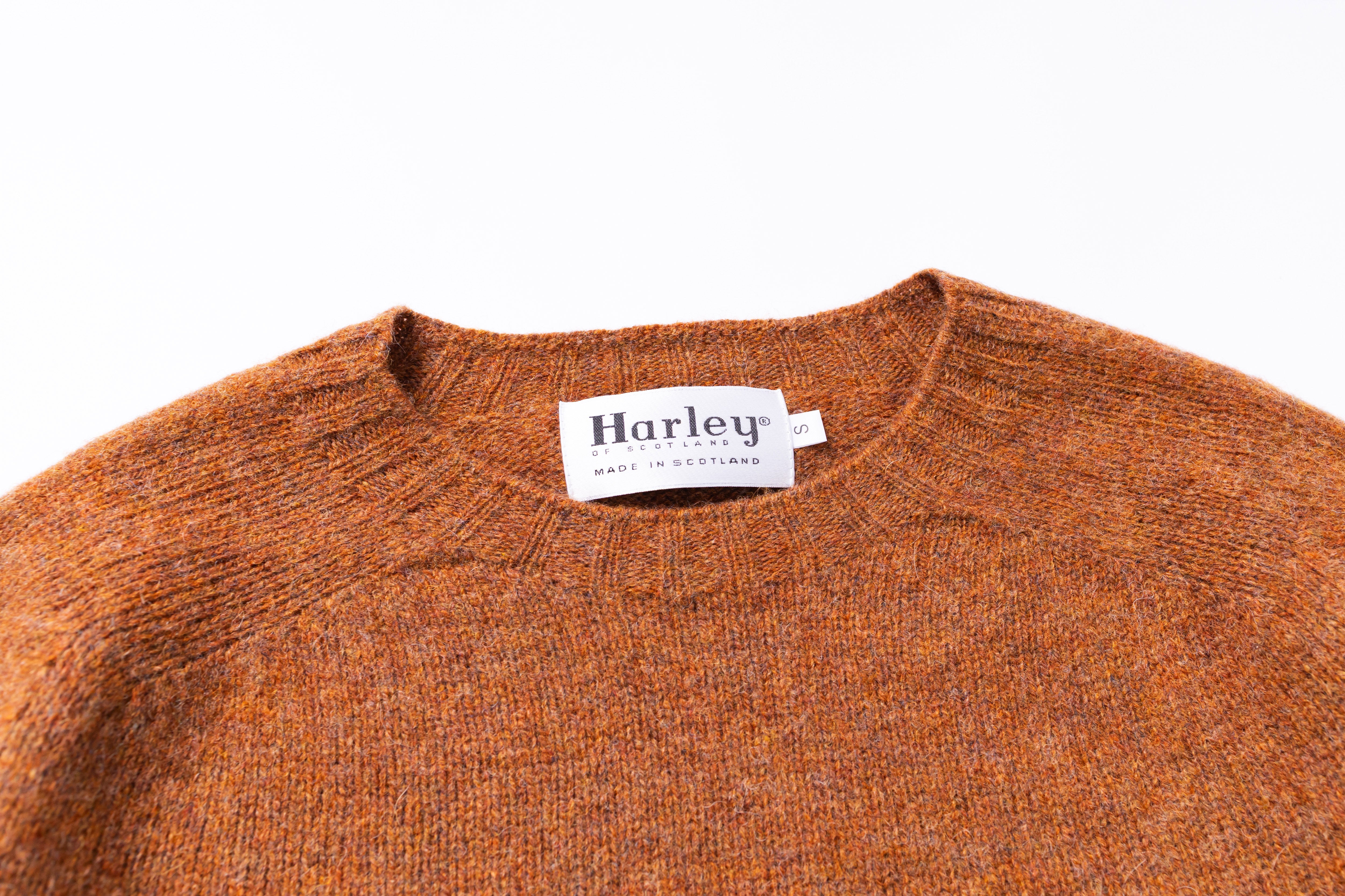 HARLEY OF SCOTLAND - Ladies Glenugie Soft Cropped Crew Neck in Whisky-2
