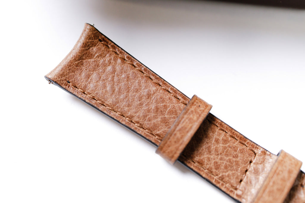 KUOE - Sombrero 90-011 Ivory Linen Textured Dial with Flat-Link Bracelet Leather strap view
