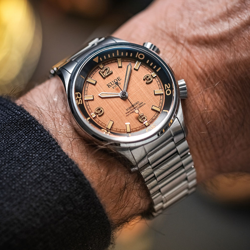 KUOE - Sombrero 90-011 Salmon Pink Linen Textured Dial with Flat-Link Bracelet-5